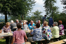 Nachfeier des Mährisch-Neustädter Wachsstockfestes an der Weingartenkapelle (Foto: Karl-Franz Thiede)